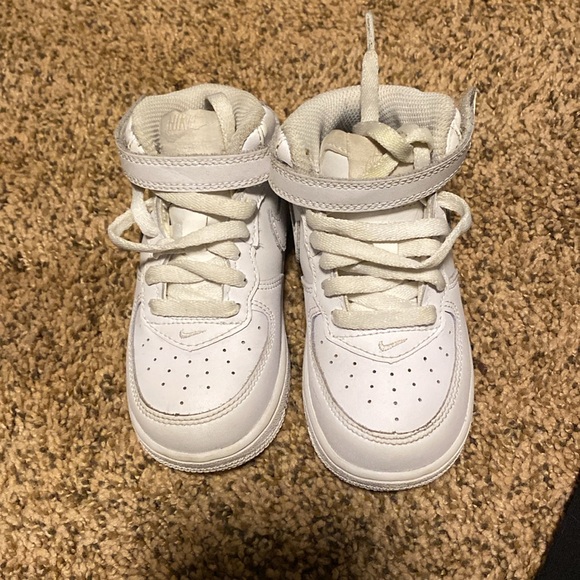 Size 7c Nike Air Force ones - Picture 2 of 5